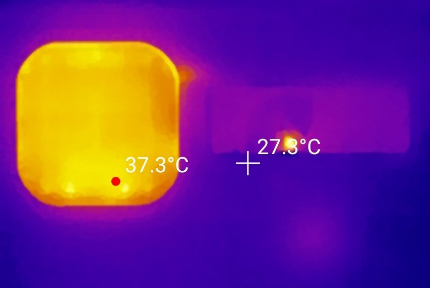 Imagen térmica de la rejilla junto al punto de acceso WiFi